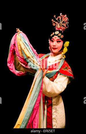 Pechino, Cina un giocatore durante un live show all'Opera Cinese a Pechino. Foto Stock