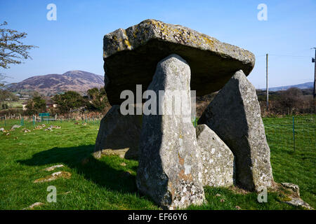 Treppiede Ballykeel dolmen tomba del portale sud della contea di Armagh in Irlanda Foto Stock