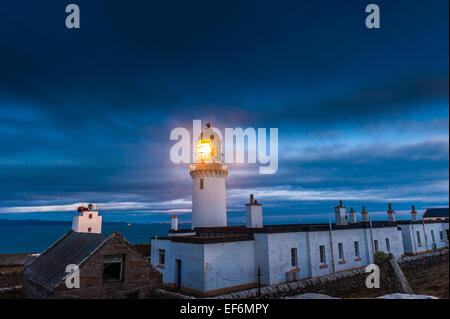 Dunnett Capo Faro, il punto più settentrionale della terraferma britannica al tramonto con il flusso di scarpa in background Foto Stock