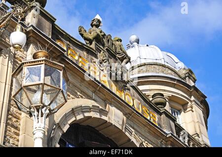 Vista frontale della Opera House, Buxton, Derbyshire, Inghilterra, Regno Unito, Europa occidentale. Foto Stock