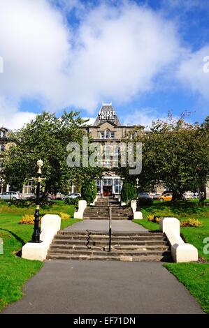 Le fasi che portano al Palace Hotel, Buxton, Derbyshire, Inghilterra, Regno Unito, Europa occidentale. Foto Stock