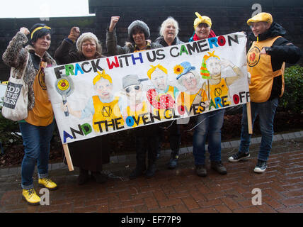 Preston, Lancashire, Regno Unito 28 Gennaio, 2015 Demo al di fuori della County Hall a Preston come il Consiglio voti su se approvare Cuadrilla application per il sito Roseacre. Individui, gruppi di attivisti e residenti locali in rappresentanza di agricoltura e turismo settori oggetto di piani di 'frack' per gas di scisto in la Bowland Shale al Roseacre & Little Plumpton siti, vicino a Blackpool. Credito: Mar fotografico/Alamy Live News Foto Stock