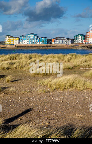 Moderni appartamenti sul mare a Exmouth Devon, visto dal Dawlish Warren riserva naturale. Foto Stock