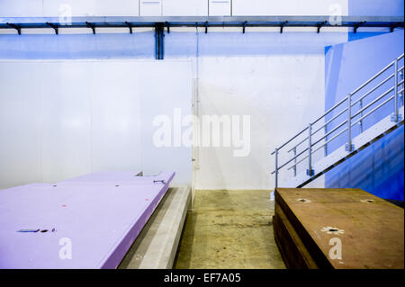 Forme grafiche e colori per lo sfondo ISIS stazione bersaglio 1 in corrispondenza di Harwell Scienza e Innovazione Centro, Oxfordshire, Regno Unito Foto Stock