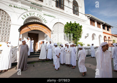 Studenti MUSULMANI E INSEGNANTE A GALLE ARABO COLLEGE Foto Stock