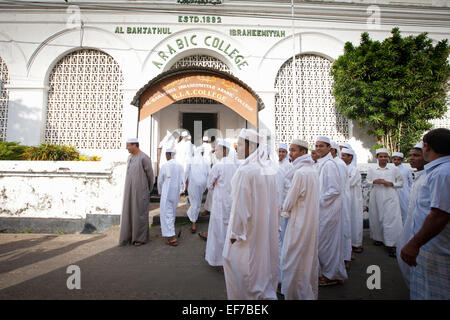 Studenti MUSULMANI E INSEGNANTE A GALLE ARABO COLLEGE Foto Stock