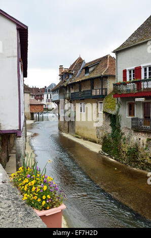 Vista la molla della cittadina francese Salies de Bearn Foto Stock