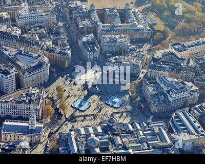 Trafalgar Square nel centro di Londra, affacciato a sud sulla National Gallery Foto Stock