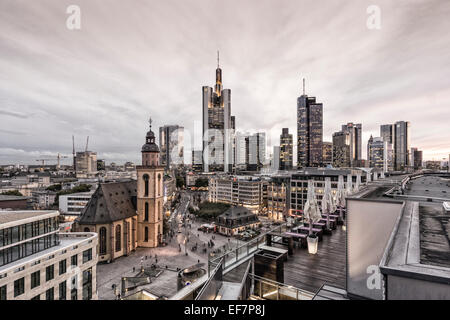 Skyline di Francoforte a Hauptwache, il quartiere finanziario di Francoforte, Germania Foto Stock