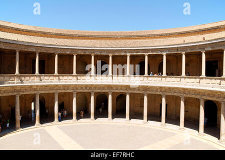 Granada, Spagna - 14 agosto 2011: Palazzo di Carlo V nell'Alhambra di Granada, Spagna. Foto Stock