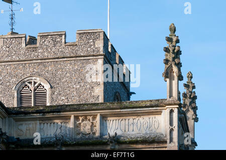 Nord Cappella di Sant'Agostino chiesa (Broxbourne, Herts) costruito da Sir William dire nel 1522 con un'iscrizione alla sua memoria. Foto Stock