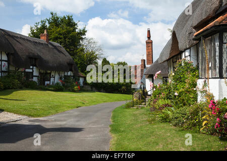 Tradizionale con travi di legno e paglia cottages in barca Lane, Welford-on-Avon, Warwickshire, Inghilterra Foto Stock