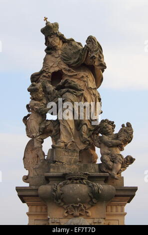 Santa Ludmilla statua in Charles Bridge, Praga Foto Stock