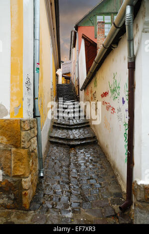 Città stretta strada con fiaba umore Foto Stock