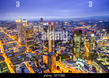 Francoforte, Germania quartiere finanziario del centro cittadino di skyline. Foto Stock