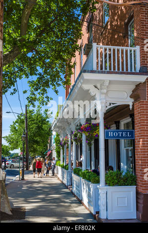 La storica American Hotel sulla strada principale del villaggio di Sag Harbor, nella contea di Suffolk, Long Island , NY, STATI UNITI D'AMERICA Foto Stock