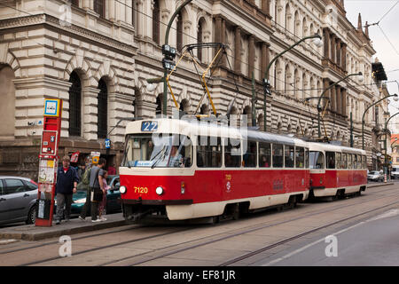 Il Tram n. 22, Praga, Repubblica Ceca Foto Stock