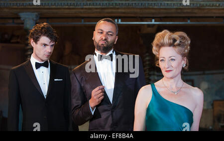 Matteo Needham come Nero, Christopher Colquhoun come Narciso e Sian Thomas come Agrippina, l-r. Wilton's Music Hall presenta 'Britannicus', una nuova produzione di Racine è lo studio di Roma sotto la tirannia di Nerone la regola. Questa nuova traduzione di Timberlake Wertenbaker è diretto da Irina marrone. Le funzioni cast Jude Akuwudike Zoe Aldrich, Christopher Colqhoun, Matteo Needham, Sian Thomas, Alex Vlahos e Hara Yannas. Foto Stock