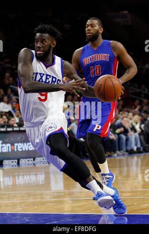 Philadelphia, Pennsylvania, USA. Il 28 gennaio, 2015. Philadelphia, Pennsylvania, USA. 28 gen, 2015. Philadelphia 76ers guard JaKarr Sampson (9) rigidi per il cestello durante il gioco NBA tra i pistoni di Detroit e la Philadelphia 76ers presso la Wells Fargo Center di Philadelphia, Pennsylvania. © csm/Alamy Live News Credito: Cal Sport Media/Alamy Live News Foto Stock