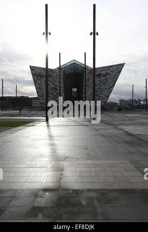 Titanic, Belfast. Architettura iconica e attrazione turistica per ospitare la collezione e rappresentare la nave. Foto Stock