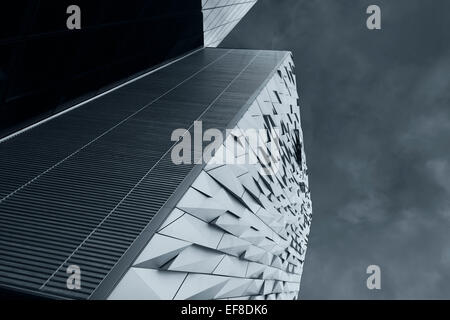 Titanic, Belfast. L'architettura iconica ospita la collezione Titanic e progettata per rappresentare la nave. Foto Stock