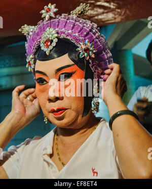 Opera Cinese giocatore durante il Festival vegetariano a Bangkok, in Thailandia Foto Stock