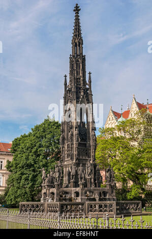 Repubblica Ceca, Praga . Monumento a l'Imperatore Franz I ( Krannera fontana ) integrato in un bellissimo parco vicino al lungomare Foto Stock