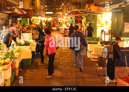 Hong Kong. 29 gen, 2015. Anno Nuovo Cinese: un mercato di Hong Kong in corsa per il nuovo anno lunare © Robert SC Kemp/Alamy Foto Stock