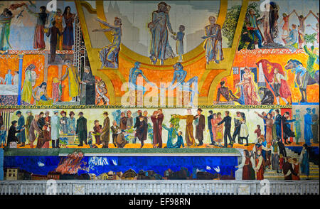 Murale "Arbeid, Administrasjon, Fest' da Henrik Sørensen nella sala centrale del Municipio di Oslo, Oslo, Norvegia Foto Stock
