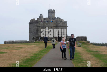 Settembre 2014 Pendennis castello fu costruito come uno di una catena di forti che corre lungo la costa la metà sud della Bretagna fro Foto Stock