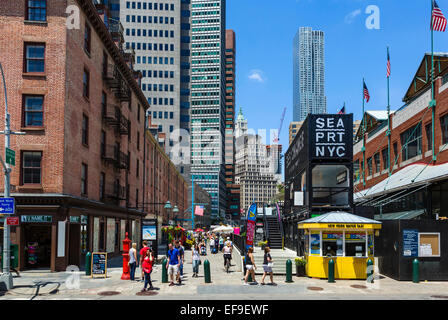 South Street Seaport district, la parte inferiore di Manhattan, New York City, NY, STATI UNITI D'AMERICA Foto Stock