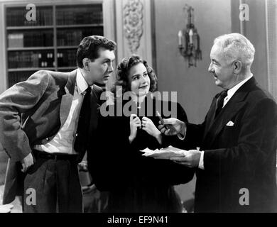 ROBERT HUTTON, JOYCE REYNOLDS, CECIL KELLAWAY, sempre insieme, 1947 Foto Stock