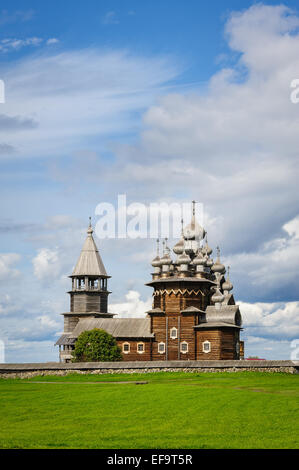 Chiesa di legno a Kizhi in ricostruzione Foto Stock