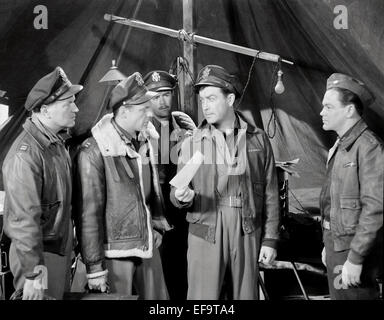LARRY KEATING, JAMES WHITMORE, Larry GATES, ROBERT TAYLOR, al di sopra e al di là di, 1952 Foto Stock