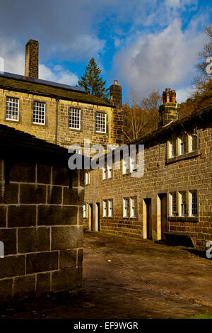 Vista esterna del mulino di Gibson un edificio ristrutturato del XIX secolo cotonificio a Hardcastle Crags, West Yorkshire, Inghilterra, Regno Unito Foto Stock