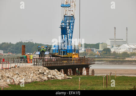 {Mersey ponte Gateway di costruzione. Cavalletto di costruzione ponte sul fiume Mersey per la costruzione di una nuova corsia di sei ponte a pedaggio Foto Stock