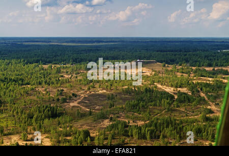 Volo in elicottero su un luogo di inizio e la fine di automobile rally-raid " Bielorussia - Baha - 2014'. Foto Stock