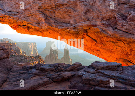Incandescente Mesa Arch con la rondella donna Arch Foto Stock