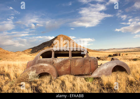 Storica vettura con fori di proiettile in Namibia Foto Stock