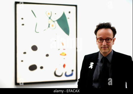 Joan Miro Punyet, nipote dell'artista catalano Joan Miro (1893-1983), pone di fronte a un pezzo da suo nonno al Bucerius Kunstforum ad Amburgo, in Germania il 29 gennaio 2015. La mostra "iro. Malerei als Poesie' (Miro. La pittura come poesia), corre al Bucerius Kunstforum dal 31 gennaio - 25 maggio 2015. Foto: JOERN POLLEX/dpa Foto Stock