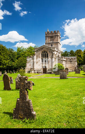 Un tipico paese di lingua inglese chiesa nel Wiltshire villaggio di Bratton. Foto Stock