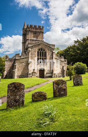 Un tipico paese di lingua inglese chiesa nel Wiltshire villaggio di Bratton. Foto Stock