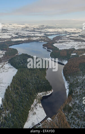 Un viaggio panoramico in inverno veduta aerea della Turton e Entwistle serbatoio tra Blackburn e Bolton in Lancashire Foto Stock