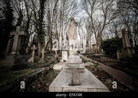 Il cimitero di Highgate (est) nel nord di Londra, Regno Unito Foto Stock