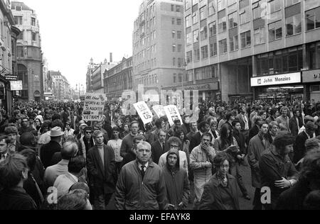 Protesta contro la guerra del Vietnam, Londra, ottobre 1968 Foto Stock