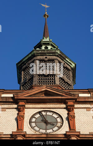 Clock Tower con isolatori di ex pali del telegrafo, Ufficio Generale delle Poste, costruito dal 1892 al 1897 in stile neorinascimentale Foto Stock