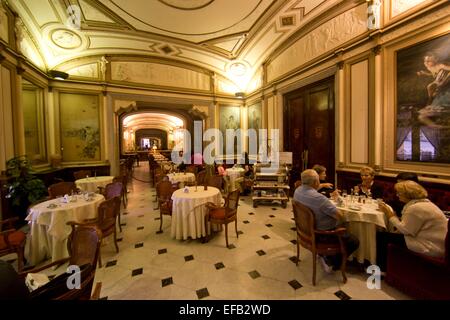 Caffè Gambrinus in Piazza Trieste e Trento, Napoli Foto Stock