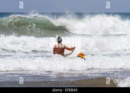Surfer a Bali, in Indonesia Foto Stock
