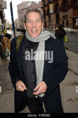 New York, NY, STATI UNITI D'AMERICA. 30 gen, 2015. Tim Matheson fuori e circa per celebrità Candids - Ven, New York, NY Gennaio 30, 2015. © Derek Storm/Everett raccolta/Alamy Live News Foto Stock