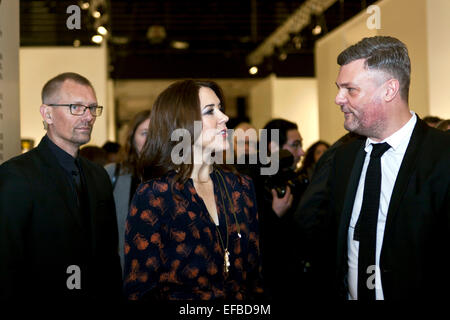 Copenhagen, Danimarca. Il 30 gennaio, 2015. HRH Danish Crown Princess Maria (foto, metà) discus questa settimana di fiere della moda con Kristian W. Andersen (foto a destra), Direttore per Copenhagen International Fashion Fair (CIFF) durante la sua visita alla CIFF venue nel forum questo Venerdì a Copenaghen.. Credito: OJPHOTOS/Alamy Live News Foto Stock